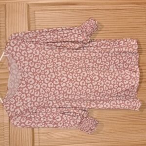 Vine and Love Blouse. 3/4 Sleeve with Elastic Detail. Size M.